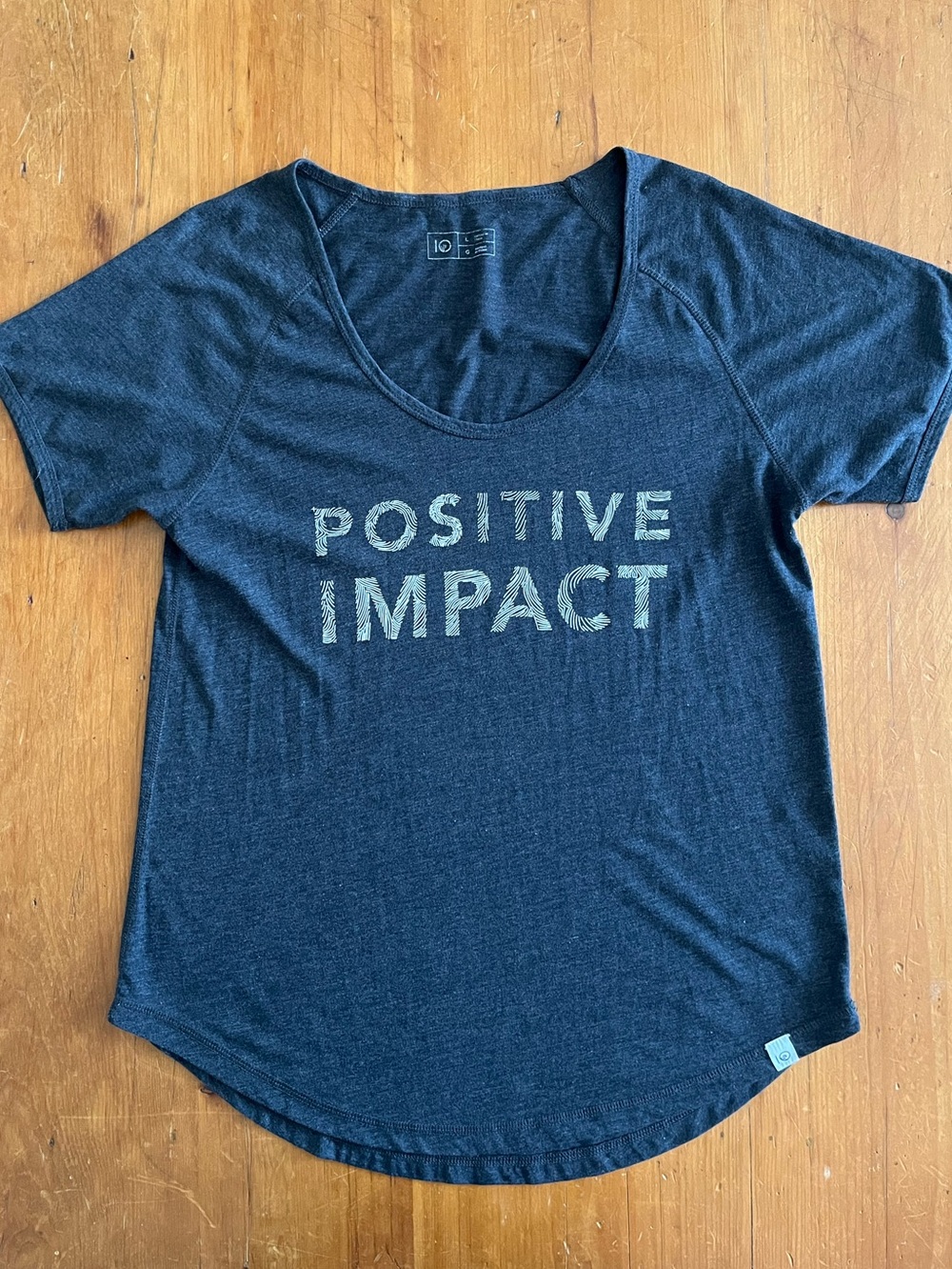 Tentree Positive Impact Heather Gray Scoop Neck Curved Hem Sustainable Tee - Picture 2 of 9